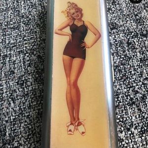 Pinup tampon or cigarettes case
